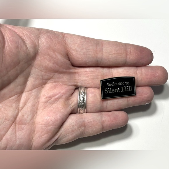 Silent Hill - “Welcome to Silent Hill” Sign Pin 😶🌫️✂️🔺 - Picture 6 of 7